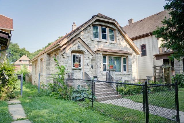 2640 N 48th STREET, Milwaukee, WI 53210