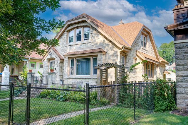 2640 N 48th STREET, Milwaukee, WI 53210