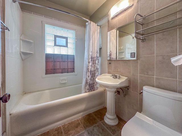 2640 N 48th STREET, Milwaukee, WI 53210