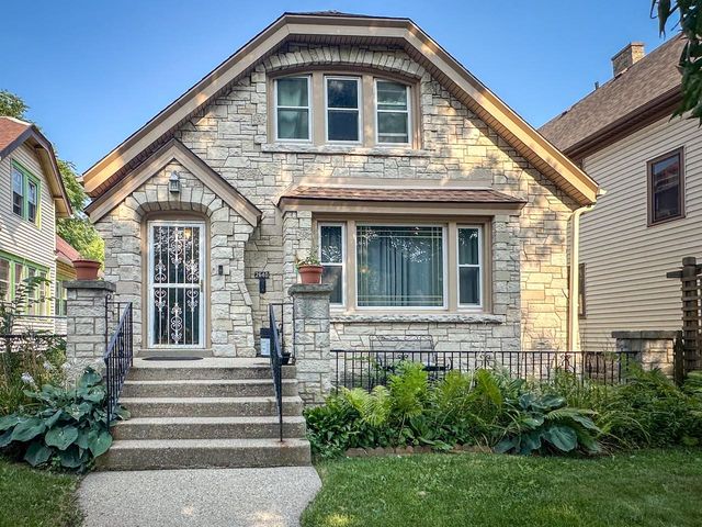 2640 N 48th STREET, Milwaukee, WI 53210