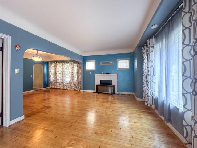 2640 N 48th STREET, Milwaukee, WI 53210