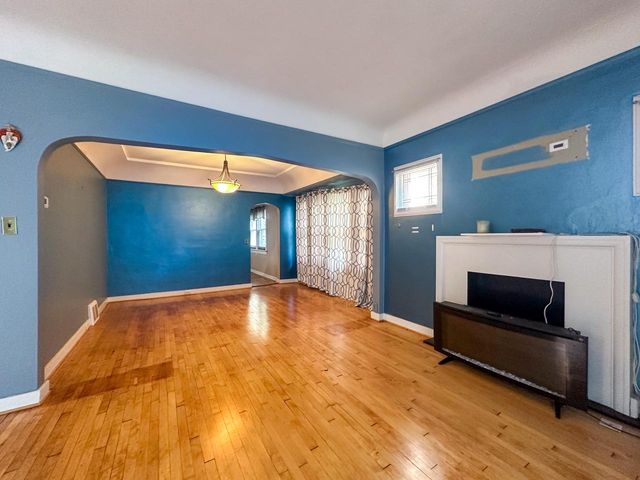 2640 N 48th STREET, Milwaukee, WI 53210