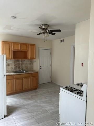 481 Hollister Avenue 2nd, Bridgeport, CT 06607