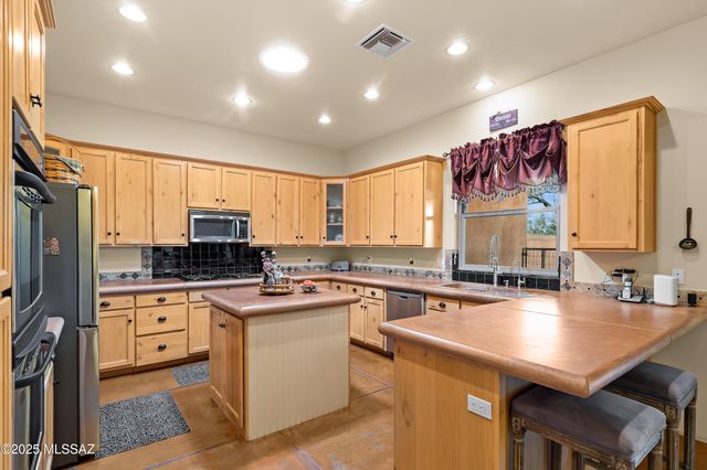 6300 N Abington Road, Tucson, AZ 85743