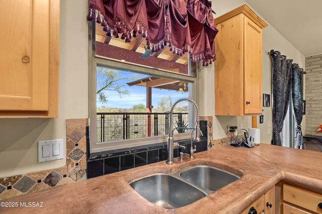 6300 N Abington Road, Tucson, AZ 85743