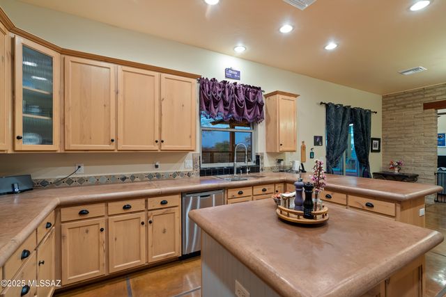 6300 N Abington Road, Tucson, AZ 85743