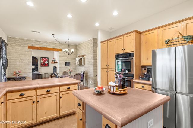 6300 N Abington Road, Tucson, AZ 85743