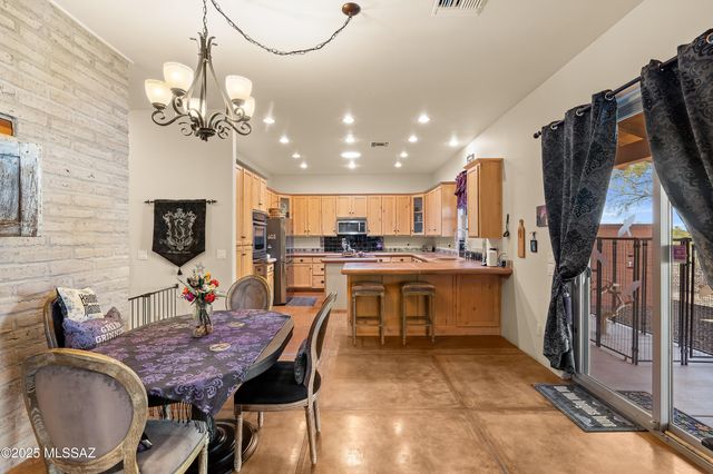 6300 N Abington Road, Tucson, AZ 85743