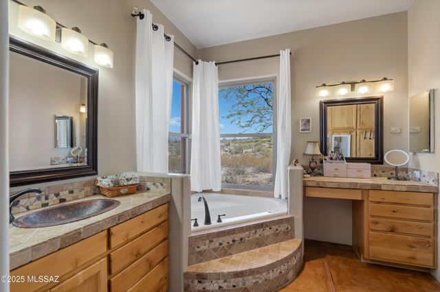 6300 N Abington Road, Tucson, AZ 85743