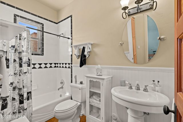 6300 N Abington Road, Tucson, AZ 85743