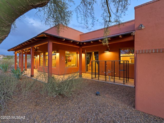 6300 N Abington Road, Tucson, AZ 85743