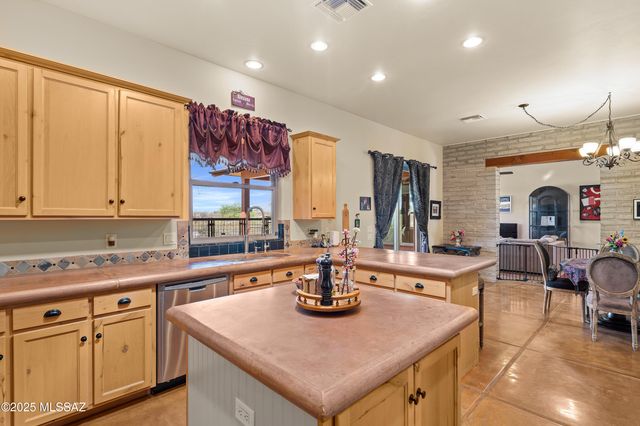 6300 N Abington Road, Tucson, AZ 85743