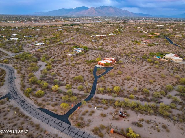 6300 N Abington Road, Tucson, AZ 85743