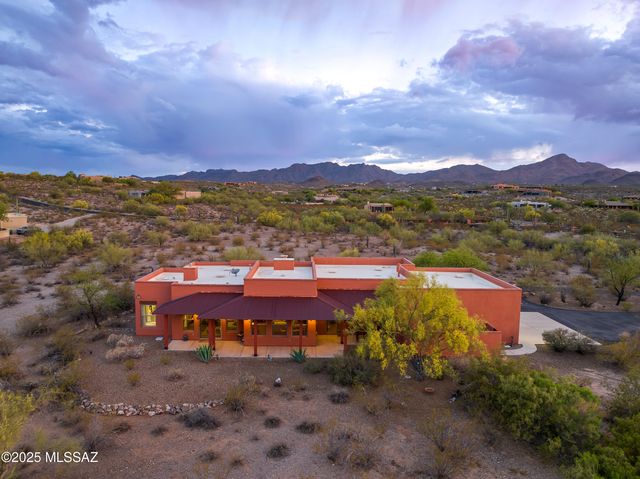 6300 N Abington Road, Tucson, AZ 85743