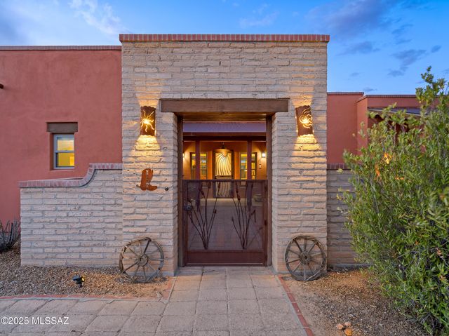 6300 N Abington Road, Tucson, AZ 85743
