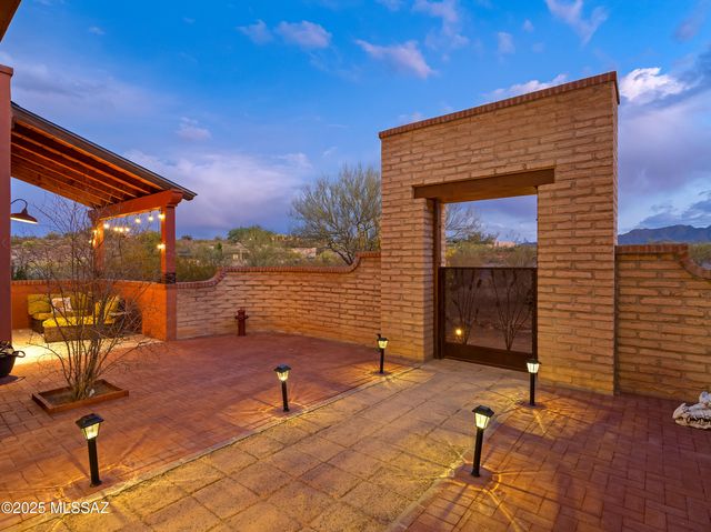 6300 N Abington Road, Tucson, AZ 85743