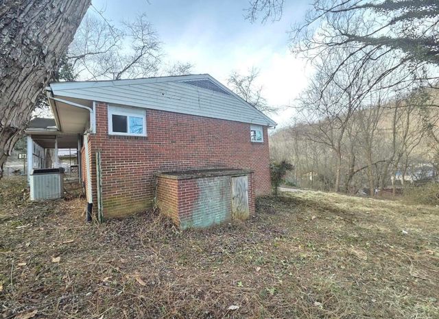 141 High Street, Drift, KY 41619