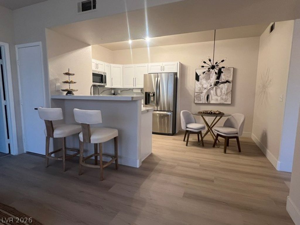 2131 Hussium Hills Street 208, Las Vegas, NV 89108 — photo 2
