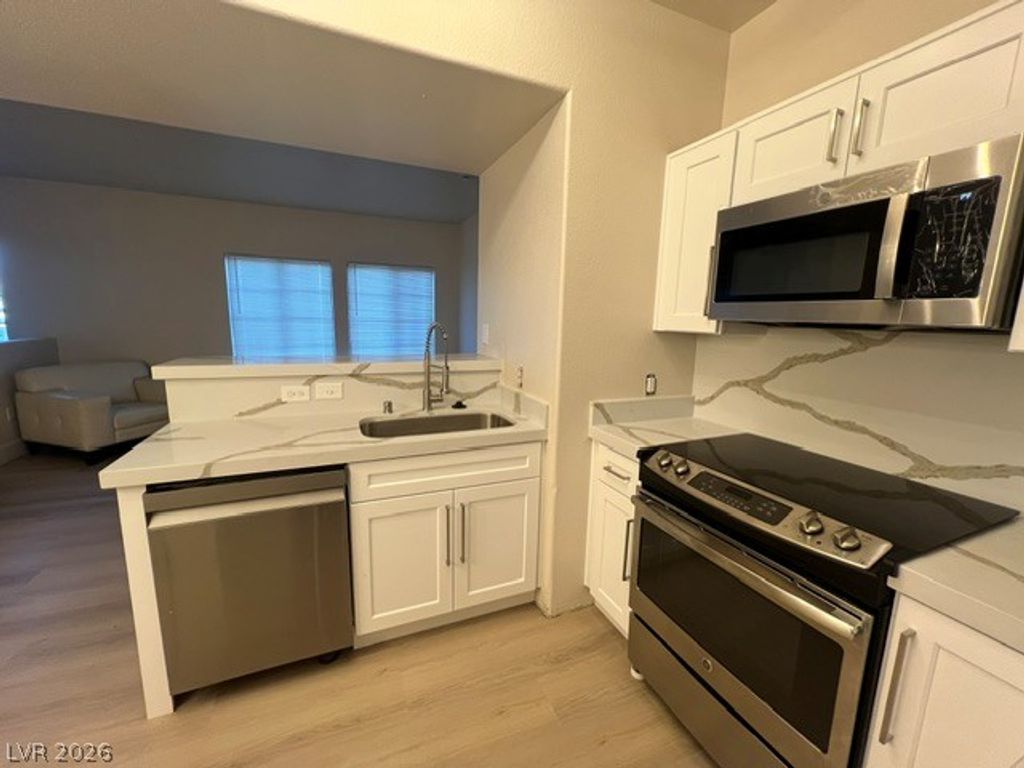 2131 Hussium Hills Street 208, Las Vegas, NV 89108 — photo 3