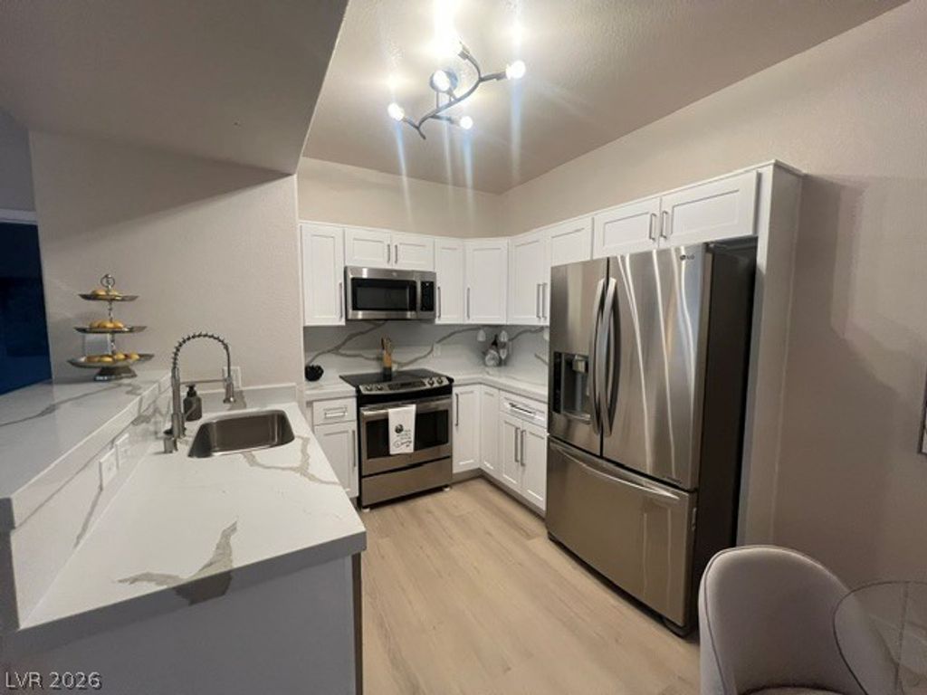 2131 Hussium Hills Street 208, Las Vegas, NV 89108 — photo 4