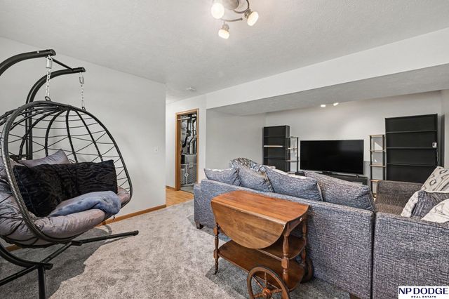 18907 R Street, Omaha, NE 68135