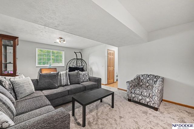 18907 R Street, Omaha, NE 68135