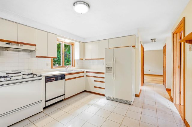 42 Taschereau Boulevard, Nashua, NH 03062