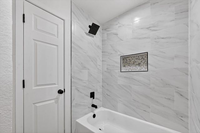 2832 Red Oak Drive, Grand Prairie, TX 75052