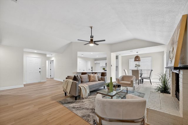 2832 Red Oak Drive, Grand Prairie, TX 75052