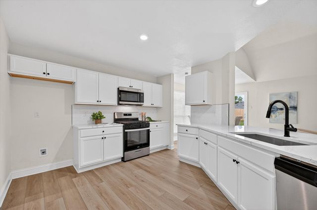 2832 Red Oak Drive, Grand Prairie, TX 75052