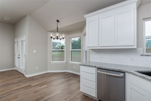 1607 W College Street, Jacksboro, TX 76458