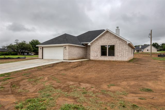 1607 W College Street, Jacksboro, TX 76458