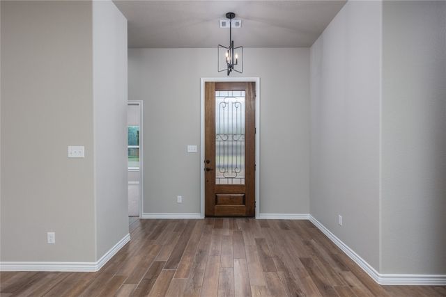 1607 W College Street, Jacksboro, TX 76458