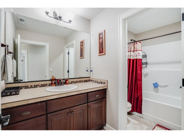 10703 Nw GLENMORE Way, Portland, OR 97229