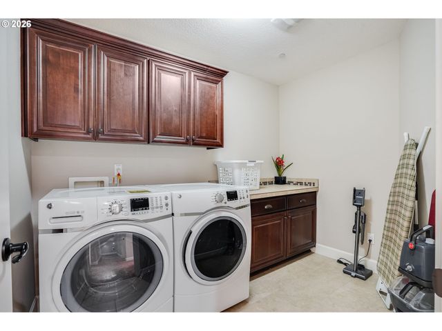 10703 Nw GLENMORE Way, Portland, OR 97229