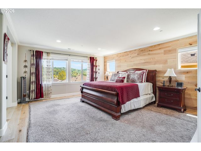 10703 Nw GLENMORE Way, Portland, OR 97229