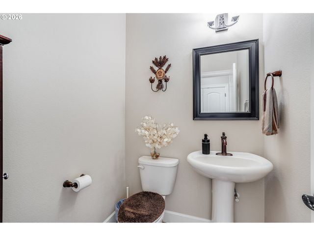 10703 Nw GLENMORE Way, Portland, OR 97229