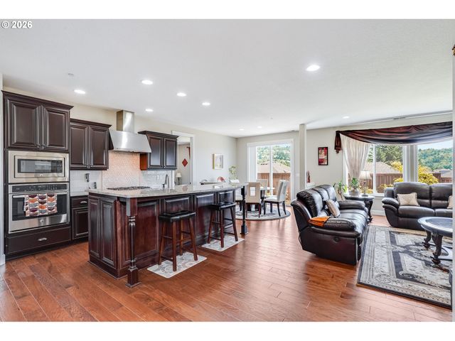 10703 Nw GLENMORE Way, Portland, OR 97229