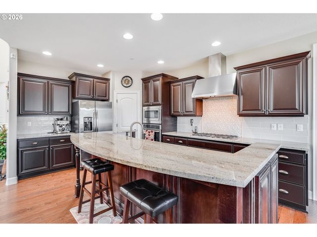 10703 Nw GLENMORE Way, Portland, OR 97229