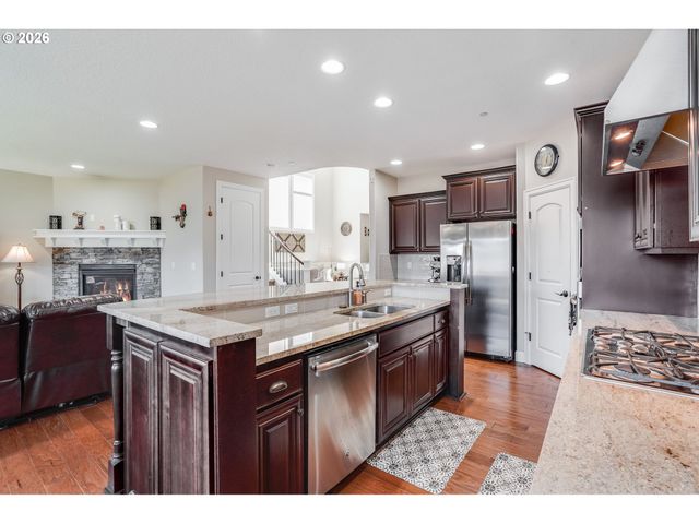 10703 Nw GLENMORE Way, Portland, OR 97229