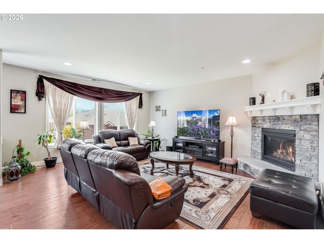 10703 Nw GLENMORE Way, Portland, OR 97229