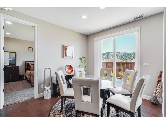 10703 Nw GLENMORE Way, Portland, OR 97229