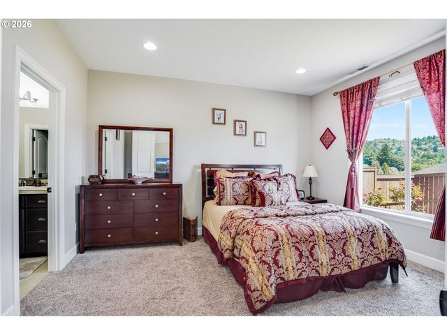 10703 Nw GLENMORE Way, Portland, OR 97229