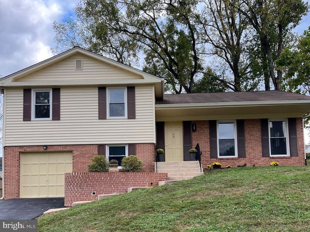 1613 LEMONTREE LN, Silver Spring, MD 20904