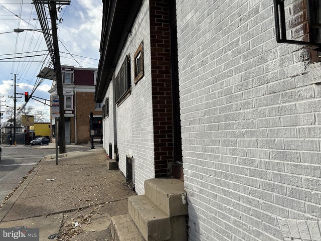 2711 RIVER RD, Camden, NJ 08105