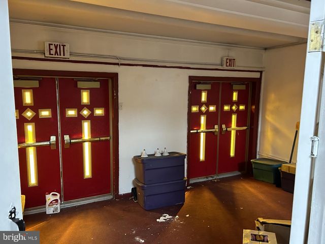 2711 RIVER RD, Camden, NJ 08105