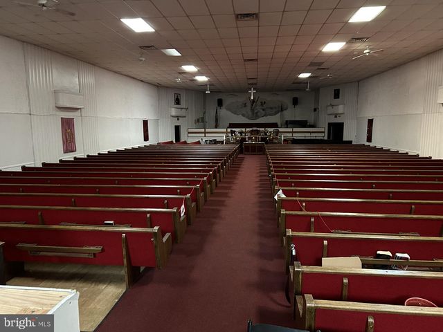 2711 RIVER RD, Camden, NJ 08105