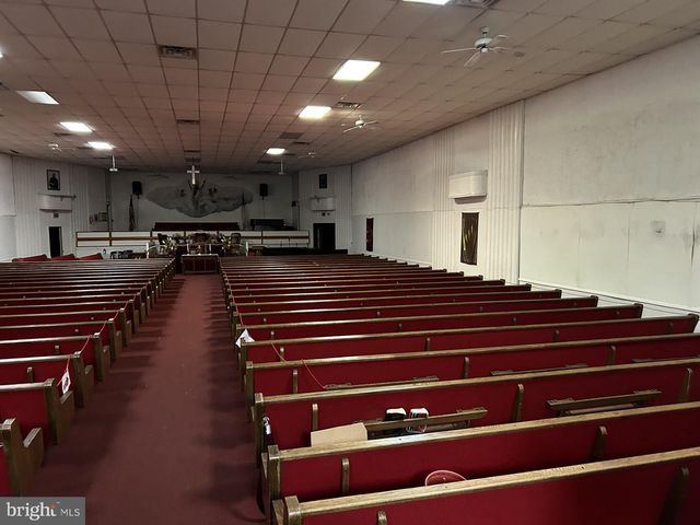 2711 RIVER RD, Camden, NJ 08105