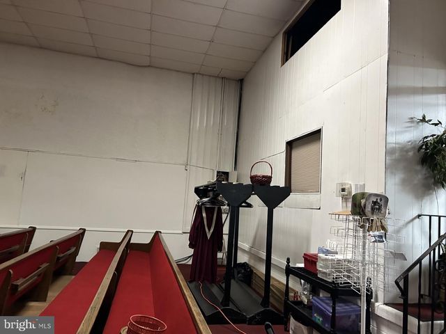 2711 RIVER RD, Camden, NJ 08105