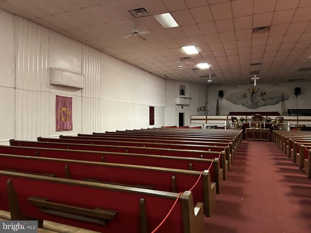 2711 RIVER RD, Camden, NJ 08105